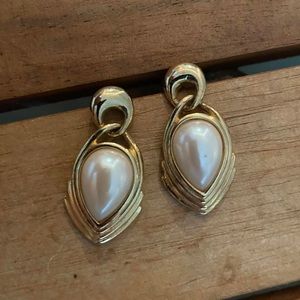 **$6 items! DONATED BY 6/1** Vintage 80’s gold earrings